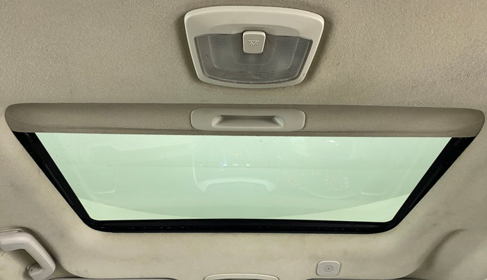 2019 Mahindra XUV300 W8(O), Diesel, Manual, 68,515 km, Moonroof/ Sunroof