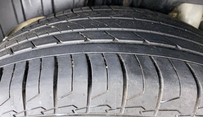 2019 Mahindra XUV300 W8(O), Diesel, Manual, 68,515 km, Right Rear Tyre Tread