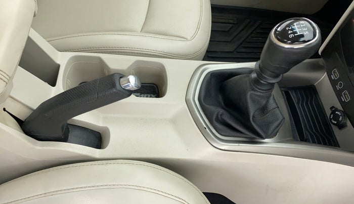 2019 Mahindra XUV300 W8(O), Diesel, Manual, 68,515 km, Gear Lever