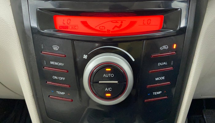 2019 Mahindra XUV300 W8(O), Diesel, Manual, 68,515 km, Automatic Climate Control