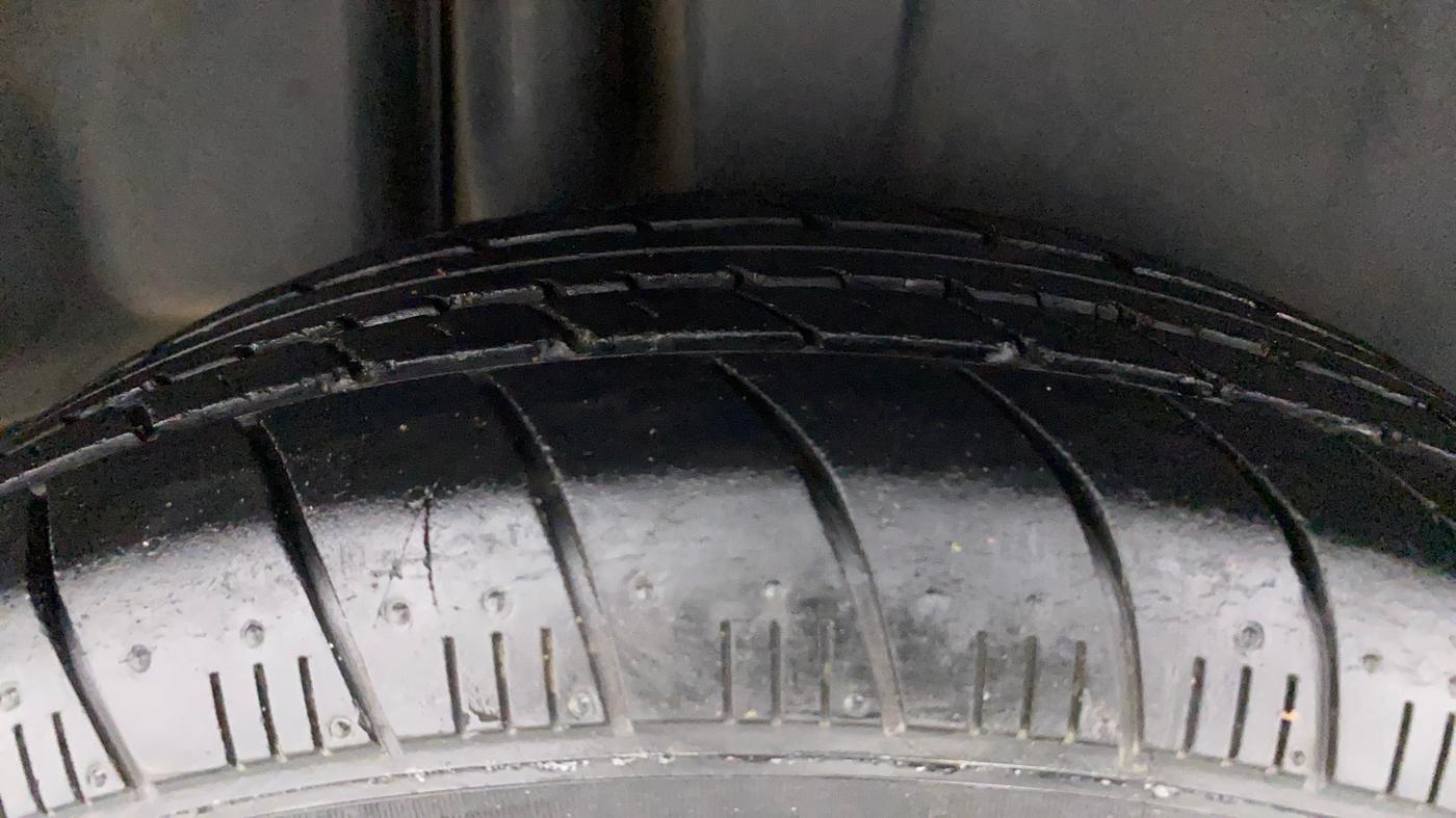 2017 Maruti Ciaz ZETA DIESEL 1.3, Diesel, Manual, 1,01,069 km, Right Rear Tyre Tread