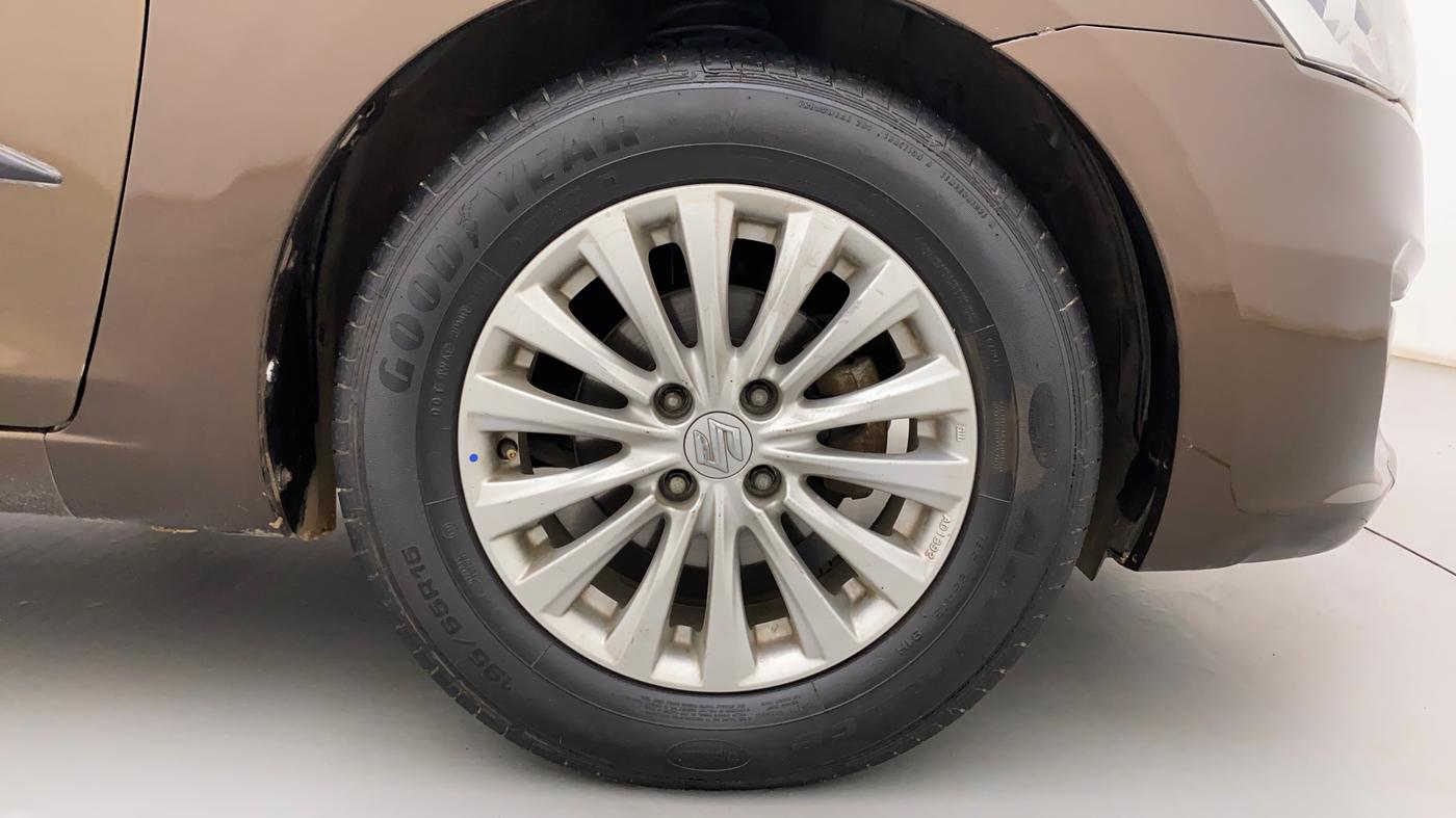 2017 Maruti Ciaz ZETA DIESEL 1.3, Diesel, Manual, 1,01,069 km, Right Front Wheel