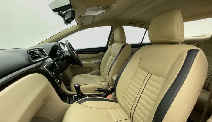 2017 Maruti Ciaz ZETA DIESEL 1.3, Diesel, Manual, 1,01,069 km, Right Side Front Door Cabin