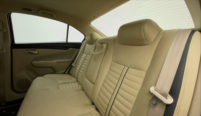 2017 Maruti Ciaz ZETA DIESEL 1.3, Diesel, Manual, 1,01,069 km, Right Side Rear Door Cabin