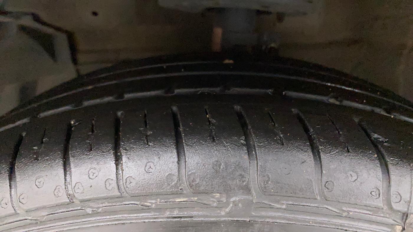 2017 Maruti Ciaz ZETA DIESEL 1.3, Diesel, Manual, 1,01,069 km, Left Front Tyre Tread