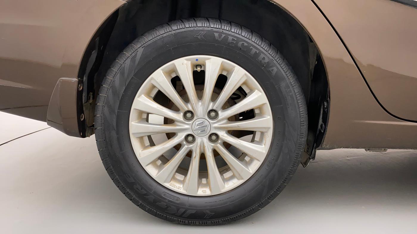 2017 Maruti Ciaz ZETA DIESEL 1.3, Diesel, Manual, 1,01,069 km, Right Rear Wheel