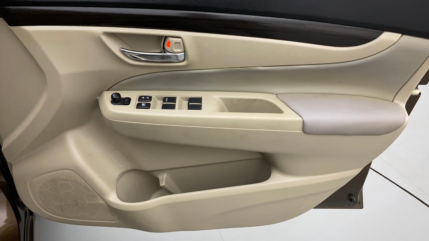 2017 Maruti Ciaz ZETA DIESEL 1.3, Diesel, Manual, 1,01,069 km, Driver Side Door Panels Control