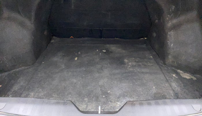 2017 Maruti Ciaz ZETA DIESEL 1.3, Diesel, Manual, 1,01,069 km, Boot Inside