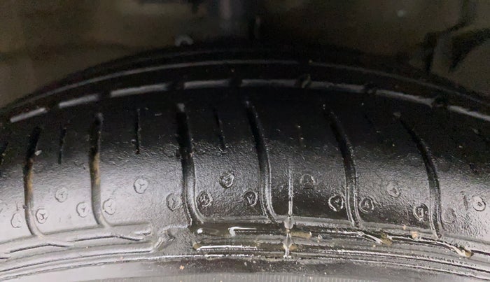 2017 Maruti Ciaz ZETA DIESEL 1.3, Diesel, Manual, 1,01,069 km, Right Front Tyre Tread