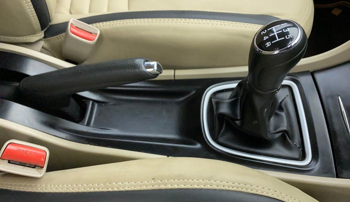 2017 Maruti Ciaz ZETA DIESEL 1.3, Diesel, Manual, 1,01,069 km, Gear Lever