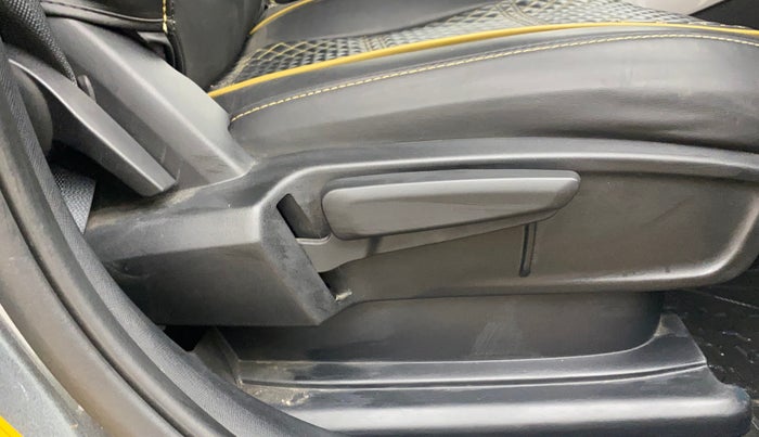 2024 Tata ALTROZ XZ PETROL, Petrol, Manual, 6,794 km, Driver Side Adjustment Panel