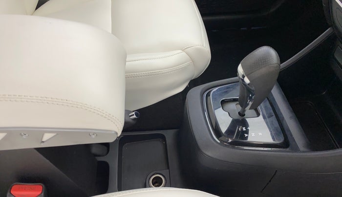 2022 Tata PUNCH CREATIVE AMT 1.2 RTN DUAL TONE, Petrol, Automatic, 37,122 km, Gear Lever