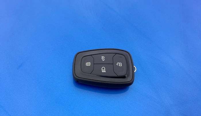 2022 Tata PUNCH CREATIVE AMT 1.2 RTN DUAL TONE, Petrol, Automatic, 37,122 km, Key Close Up