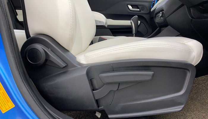 2022 Tata PUNCH CREATIVE AMT 1.2 RTN DUAL TONE, Petrol, Automatic, 37,122 km, Driver Side Adjustment Panel