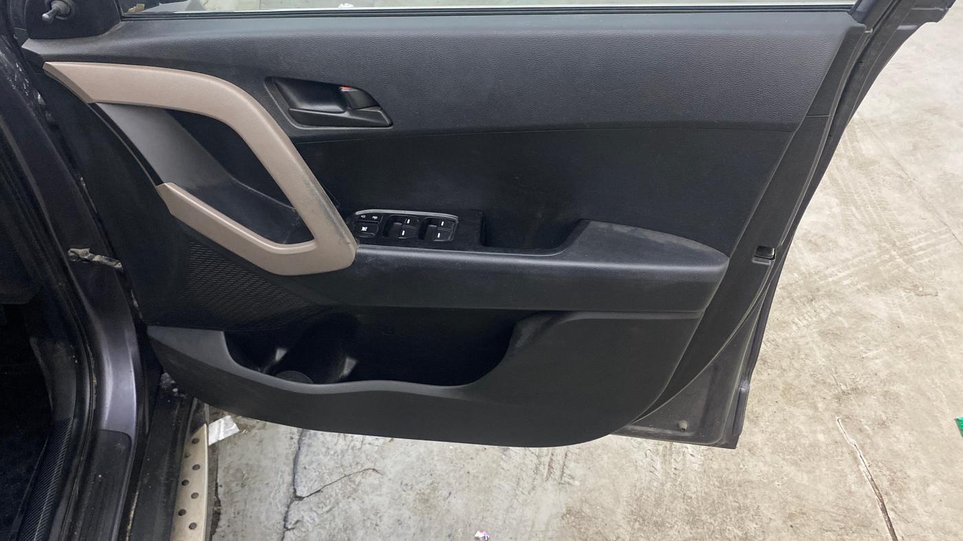 2016 Hyundai Creta BASE 1.4 DIESEL, Diesel, Manual, 1,27,403 km, Driver Side Door Panels Control