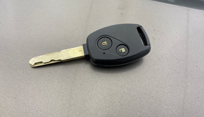 2013 Honda Amaze 1.2L I-VTEC S, Petrol, Manual, 34,207 km, Key Close Up