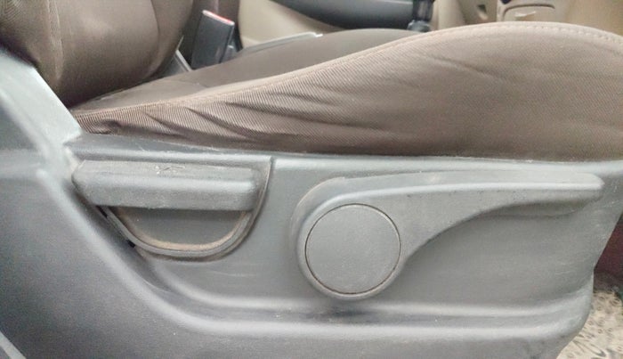 2014 Hyundai Elite i20 ASTA 1.2, Petrol, Manual, 90,634 km, Driver Side Adjustment Panel