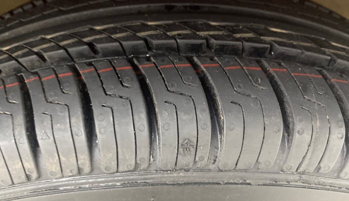 2015 Maruti Celerio VXI, Petrol, Manual, 61,913 km, Right Front Tyre Tread