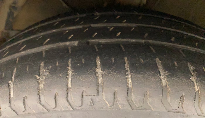 2018 Maruti Dzire ZDI AMT, Diesel, Automatic, 76,803 km, Left Front Tyre Tread