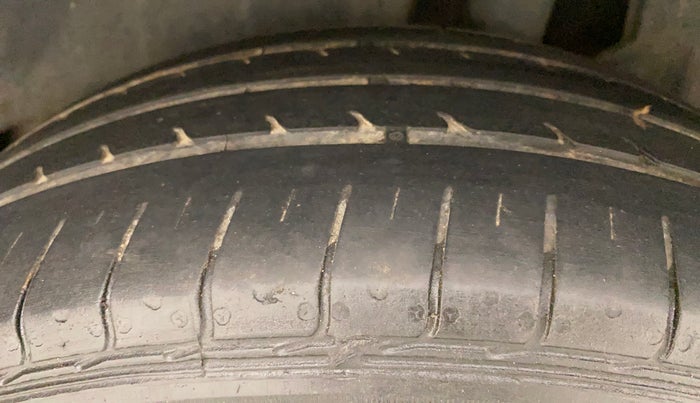 2018 Maruti Dzire ZDI AMT, Diesel, Automatic, 76,803 km, Left Rear Tyre Tread