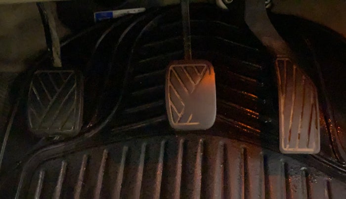 2014 Maruti Ciaz ZXI, Petrol, Manual, 86,736 km, Pedals