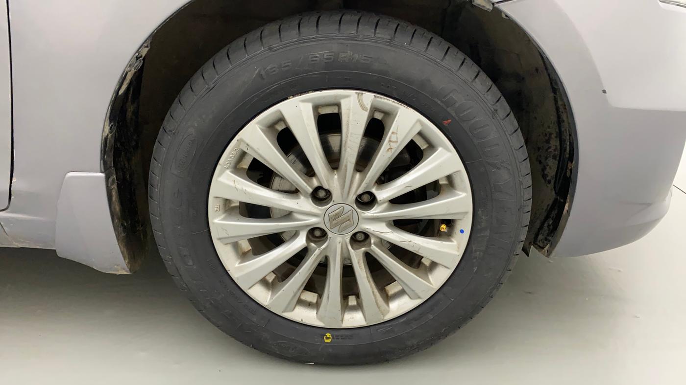 2014 Maruti Ciaz ZXI, Petrol, Manual, 86,736 km, Right Front Wheel