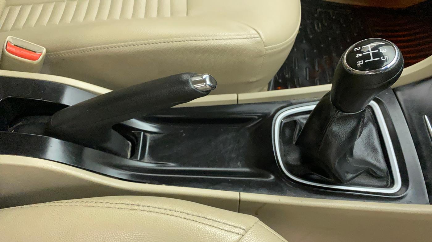 2014 Maruti Ciaz ZXI, Petrol, Manual, 86,736 km, Gear Lever