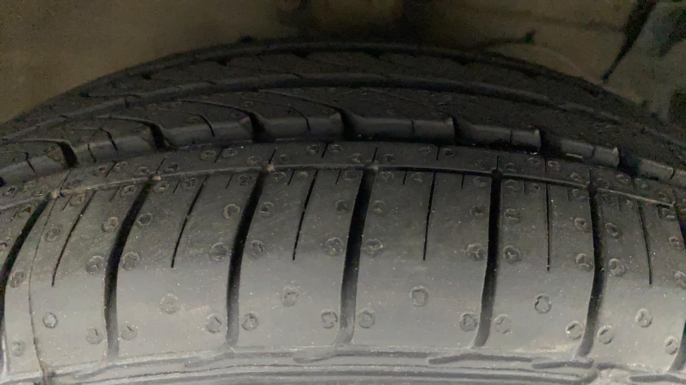 2014 Maruti Ciaz ZXI, Petrol, Manual, 86,736 km, Right Front Tyre Tread