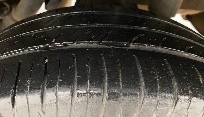 2016 Mahindra Kuv100 K8 6 STR, Petrol, Manual, 28,850 km, Left Rear Tyre Tread