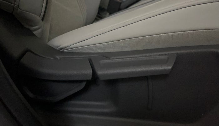 2023 Hyundai GRAND I10 NIOS SPORTZ 1.2 KAPPA VTVT, CNG, Manual, 14,226 km, Driver Side Adjustment Panel