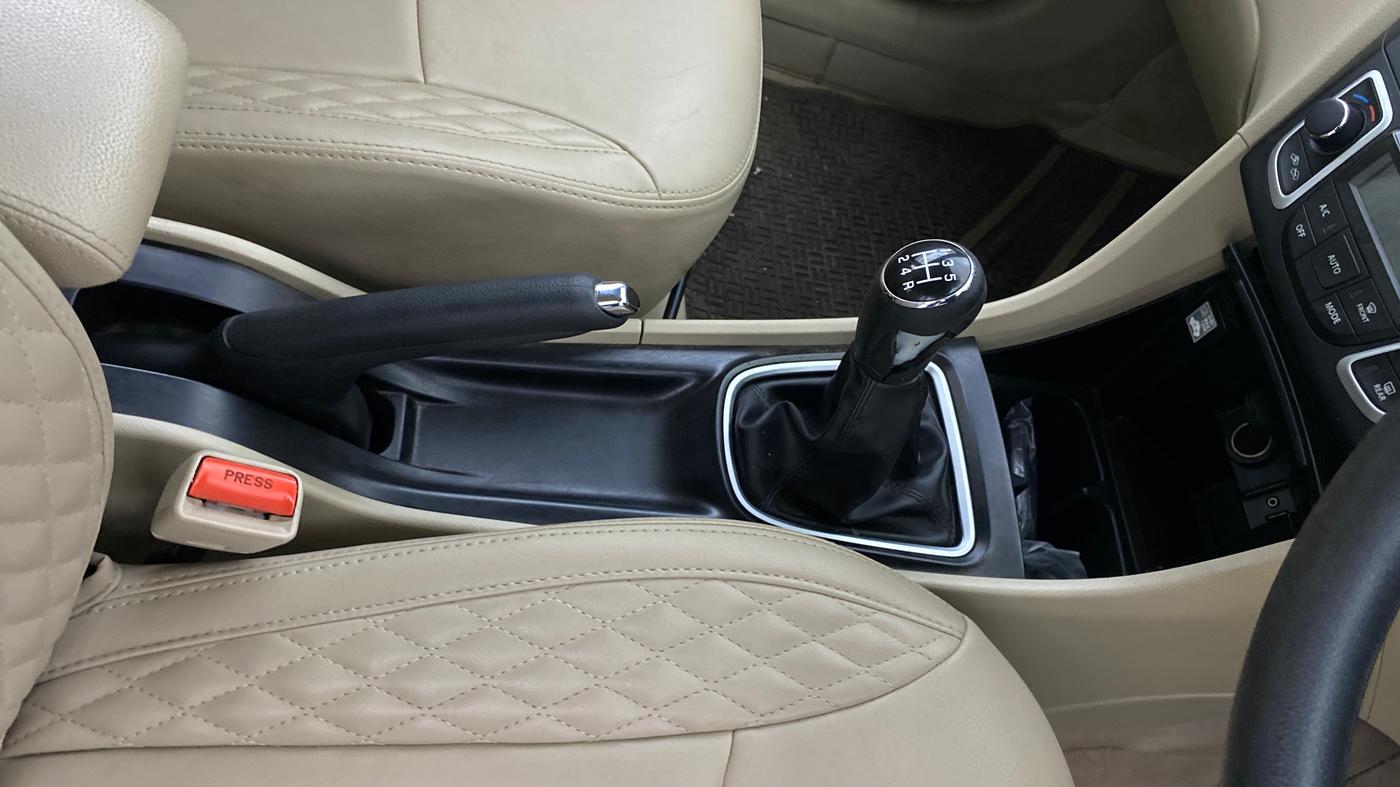 2019 Maruti Ciaz DELTA 1.5 SHVS MT PETROL, Petrol, Manual, 38,535 km, Gear Lever