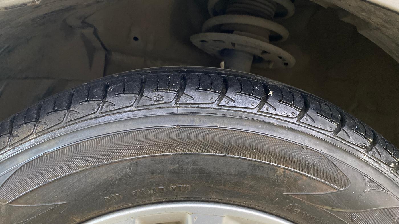 2019 Maruti Ciaz DELTA 1.5 SHVS MT PETROL, Petrol, Manual, 38,535 km, Left Front Tyre Tread
