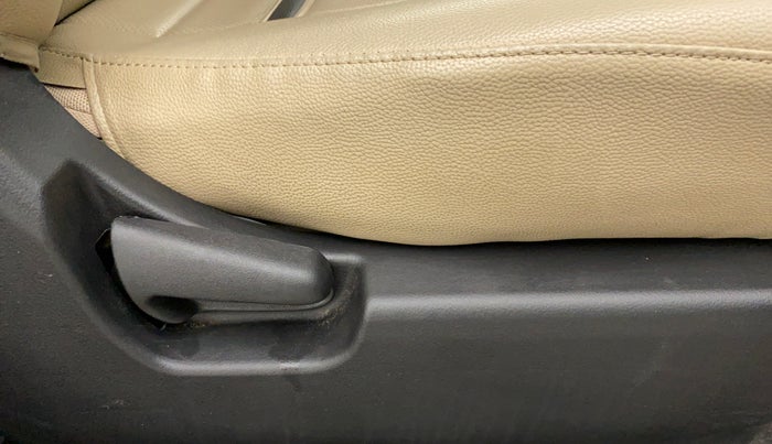 2018 Maruti Wagon R 1.0 LXI, Petrol, Manual, 35,060 km, Driver Side Adjustment Panel