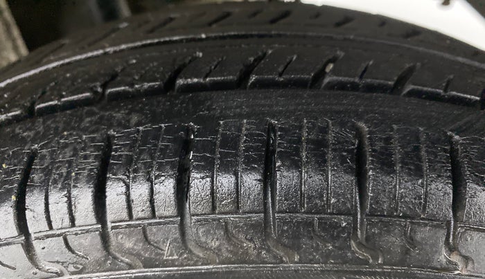 2013 Maruti Alto 800 LXI CNG, CNG, Manual, 97,490 km, Left Rear Tyre Tread
