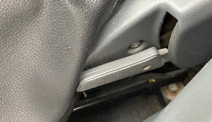 2013 Maruti Alto 800 LXI CNG, CNG, Manual, 97,490 km, Front left seat (passenger seat) - Retractor not working