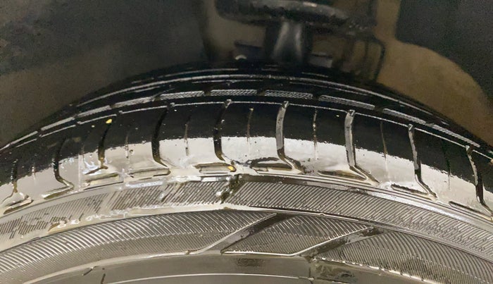 2015 Volkswagen Polo GT TSI AT, Petrol, Automatic, 1,23,356 km, Left Front Tyre Tread