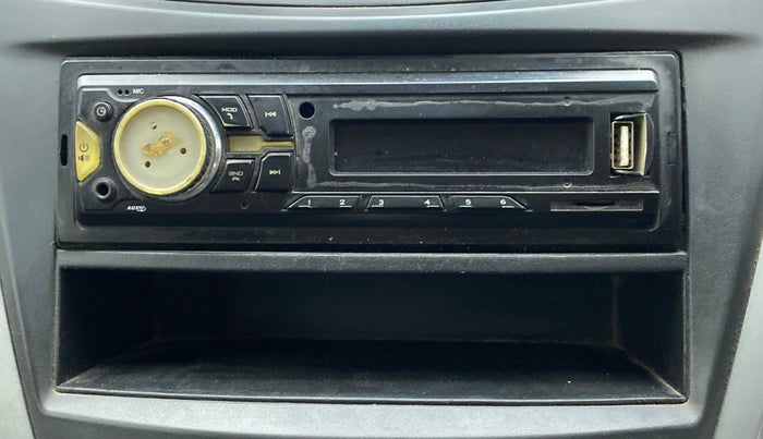 2018 Hyundai Eon ERA +, CNG, Manual, 78,450 km, Infotainment system - Button has minor damage