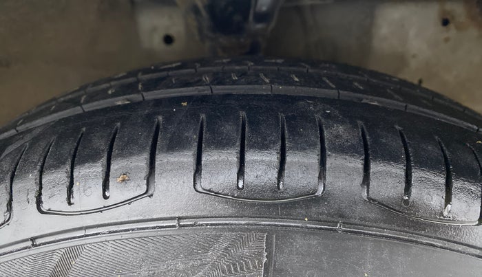 2018 Hyundai Eon ERA +, CNG, Manual, 78,450 km, Right Front Tyre Tread