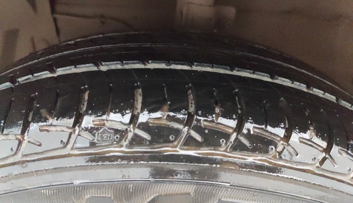 2016 Maruti Ciaz ZXI, Petrol, Manual, 34,030 km, Left Front Tyre Tread
