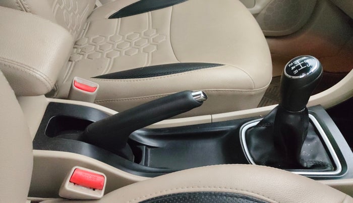 2016 Maruti Ciaz ZXI, Petrol, Manual, 34,030 km, Gear Lever