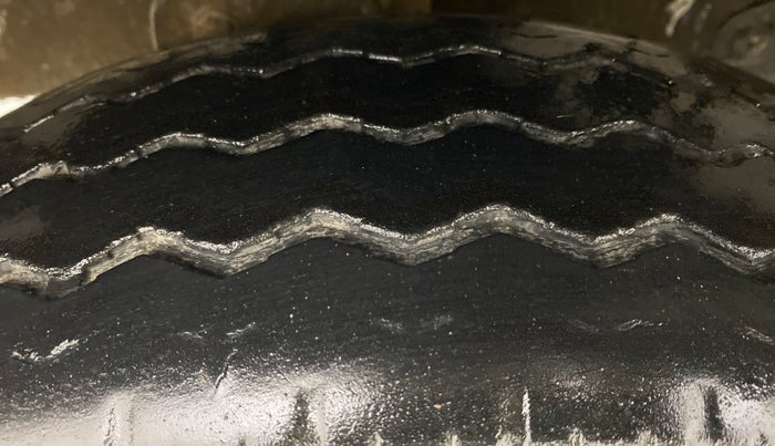 2019 Maruti Eeco 7 STR, Petrol, Manual, 36,142 km, Left Front Tyre Tread
