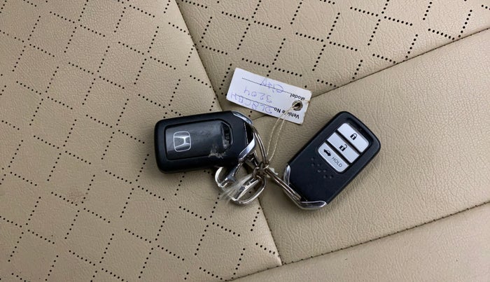 2024 Honda City 1.5L I-VTEC V, Petrol, Manual, 10,886 km, Key Close Up