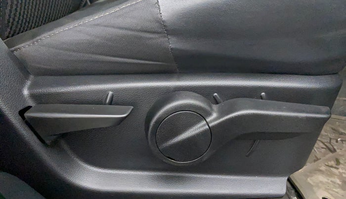 2021 Mahindra Thar LX PETROL HT 4WD AT, Petrol, Automatic, 18,189 km, Driver Side Adjustment Panel