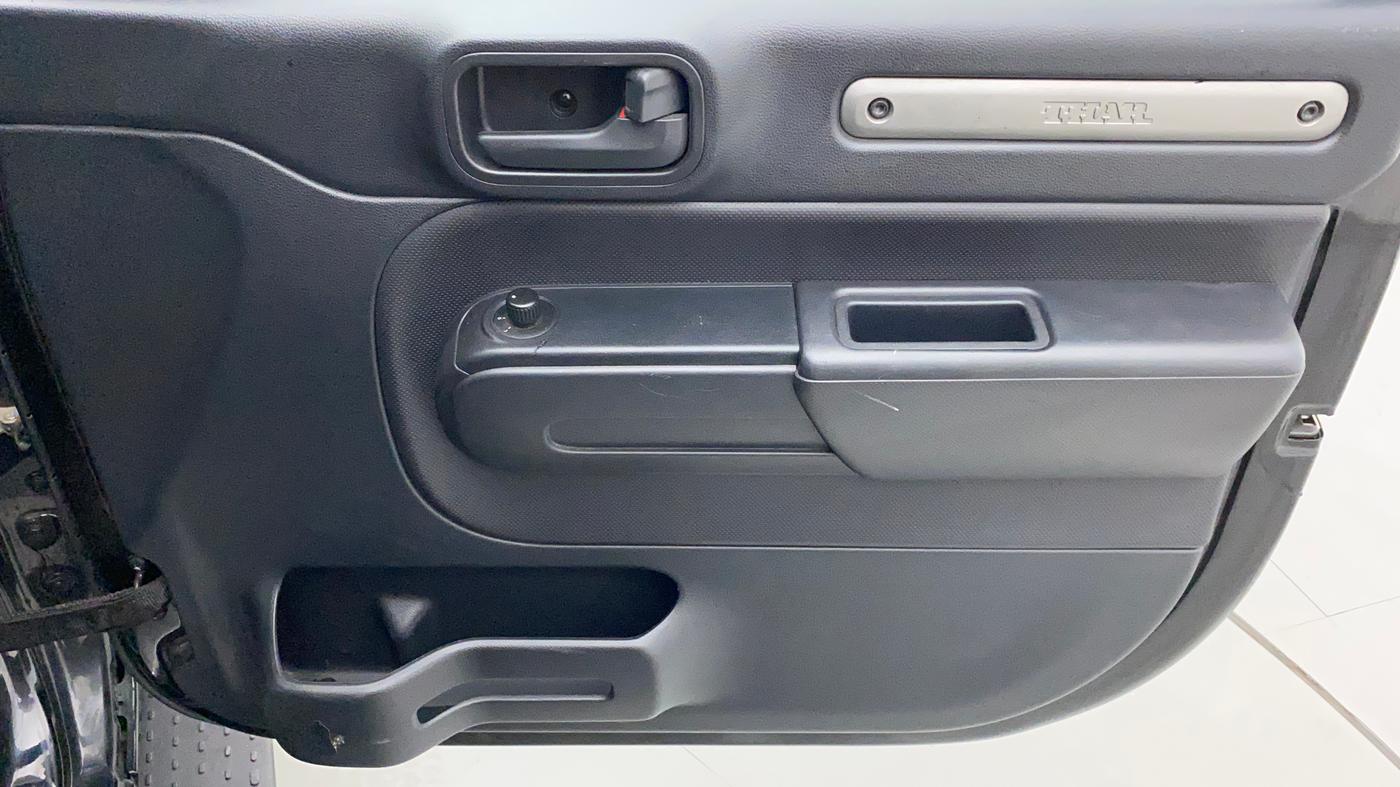 2021 Mahindra Thar LX PETROL HT 4WD AT, Petrol, Automatic, 18,189 km, Driver Side Door Panels Control