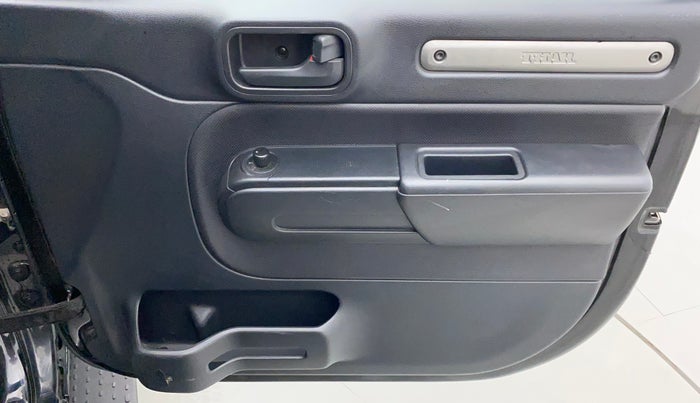 2021 Mahindra Thar LX PETROL HT 4WD AT, Petrol, Automatic, 18,189 km, Driver Side Door Panels Control