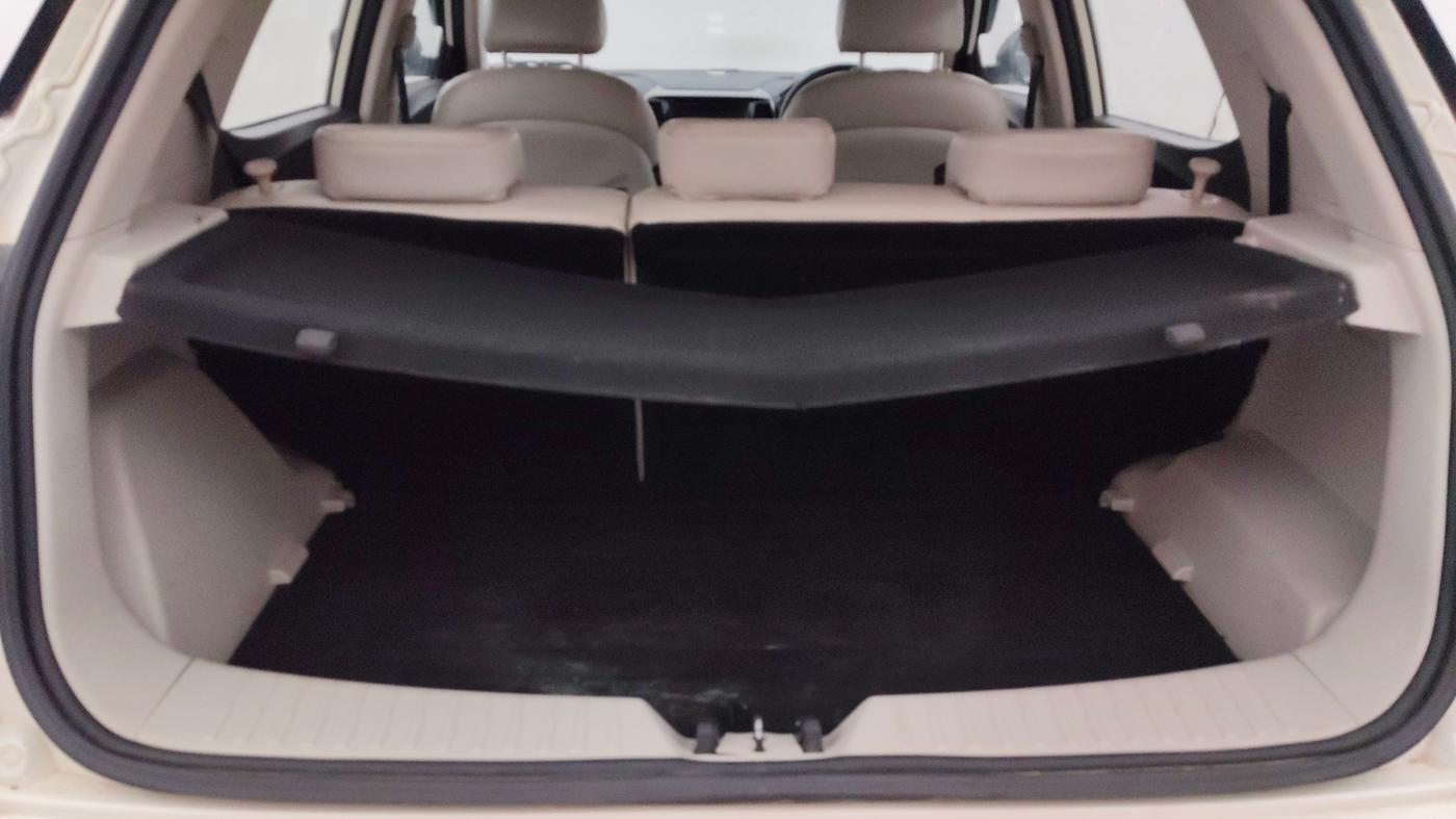 2024 Mahindra XUV300 W8 1.2 (O) TGDI DUAL TONE, Petrol, Manual, 43,230 km, Boot Inside