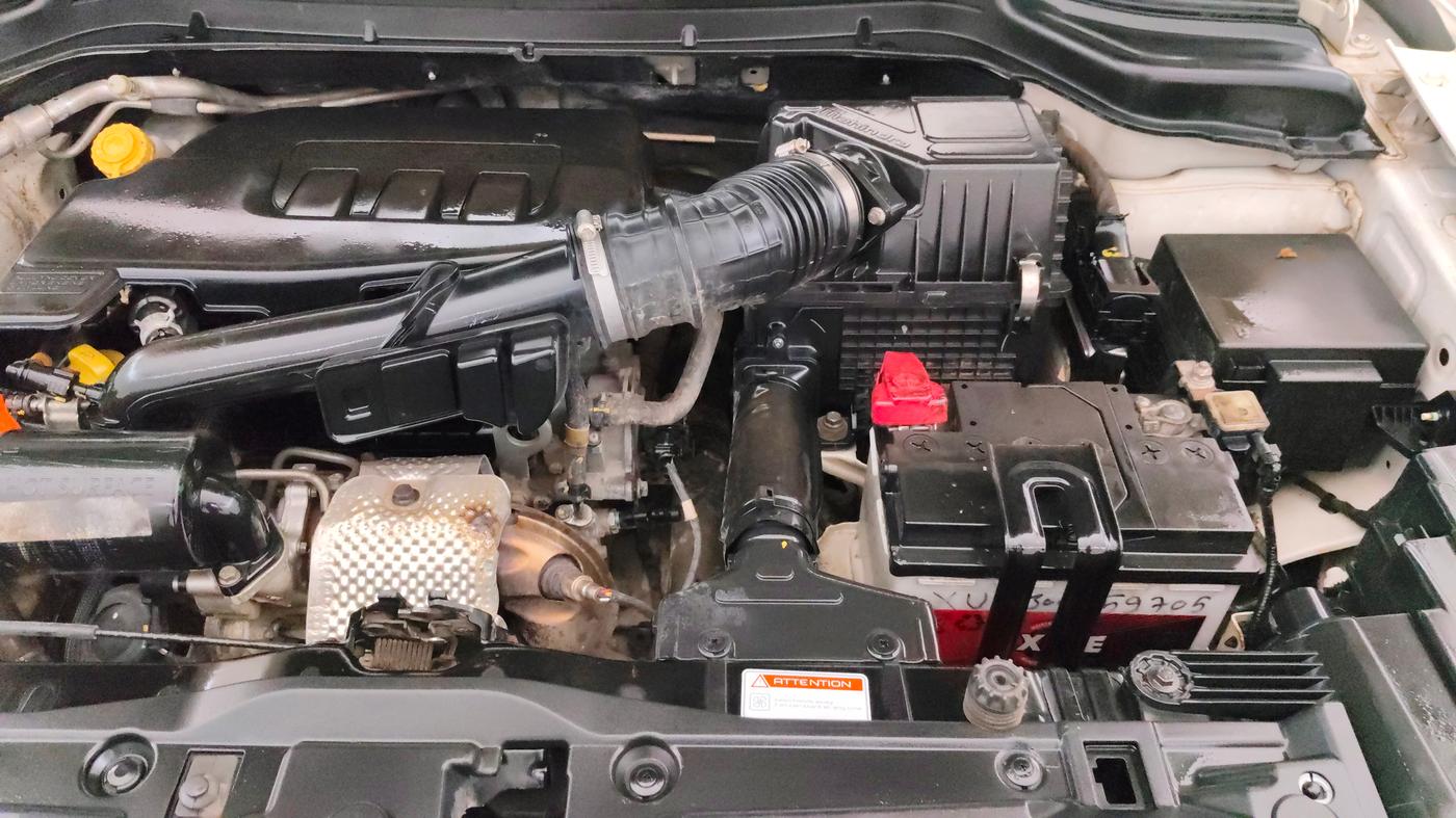 2024 Mahindra XUV300 W8 1.2 (O) TGDI DUAL TONE, Petrol, Manual, 43,230 km, Engine View - Left