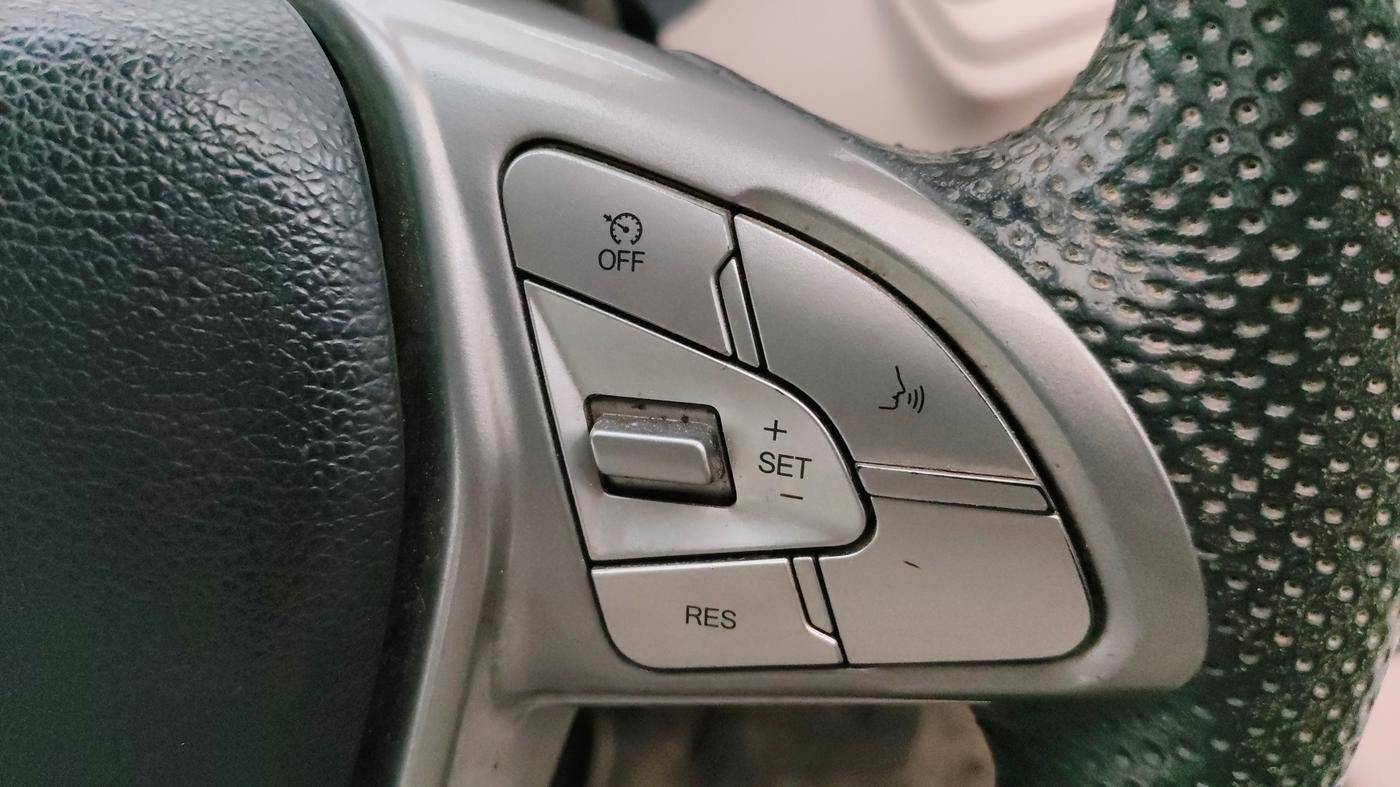 2024 Mahindra XUV300 W8 1.2 (O) TGDI DUAL TONE, Petrol, Manual, 43,230 km, Adaptive Cruise Control