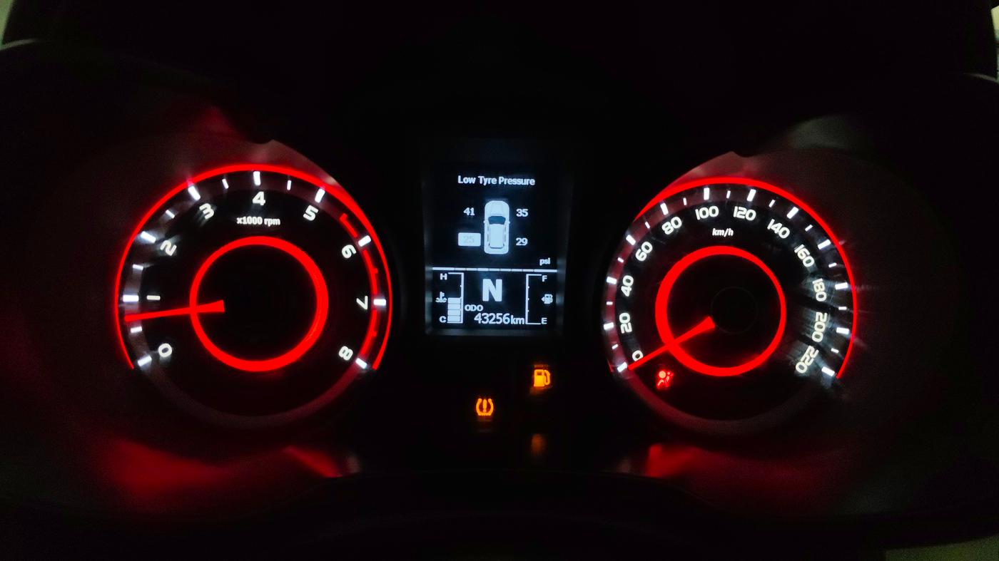 2024 Mahindra XUV300 W8 1.2 (O) TGDI DUAL TONE, Petrol, Manual, 43,230 km, Odometer Image
