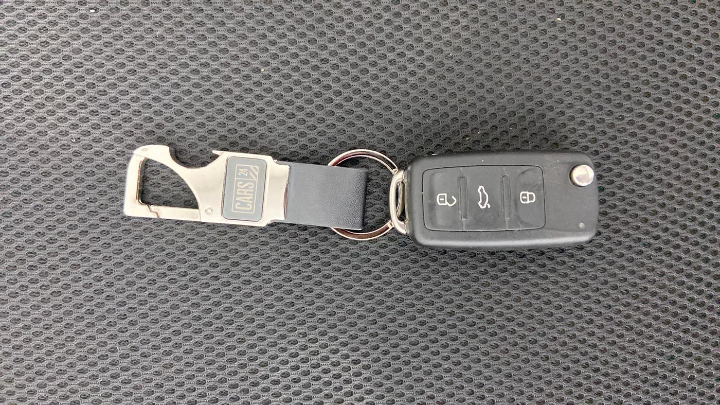 2015 Volkswagen Jetta HIGHLINE TDI AT, Diesel, Automatic, 97,503 km, Key Close up